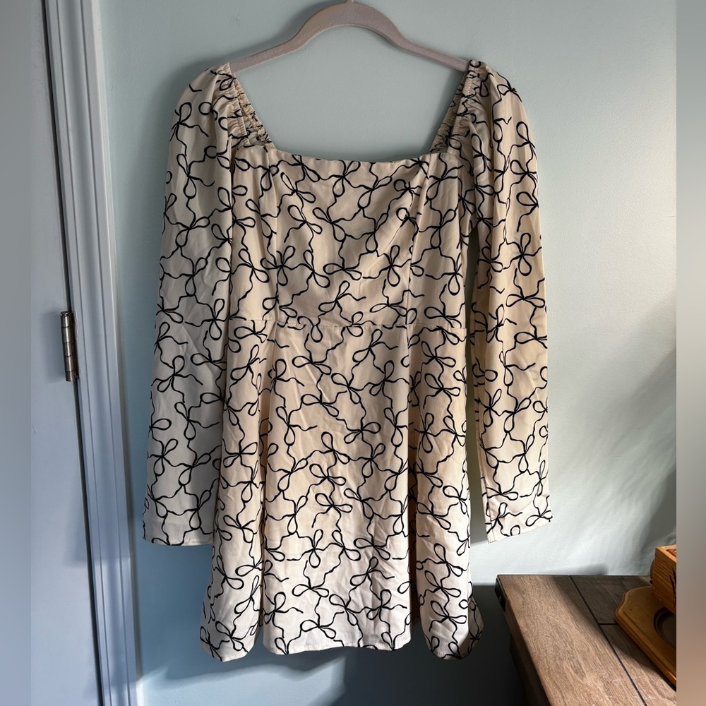 Abercrombie & Fitch Cream Dress with Black Bow Pattern Size Small